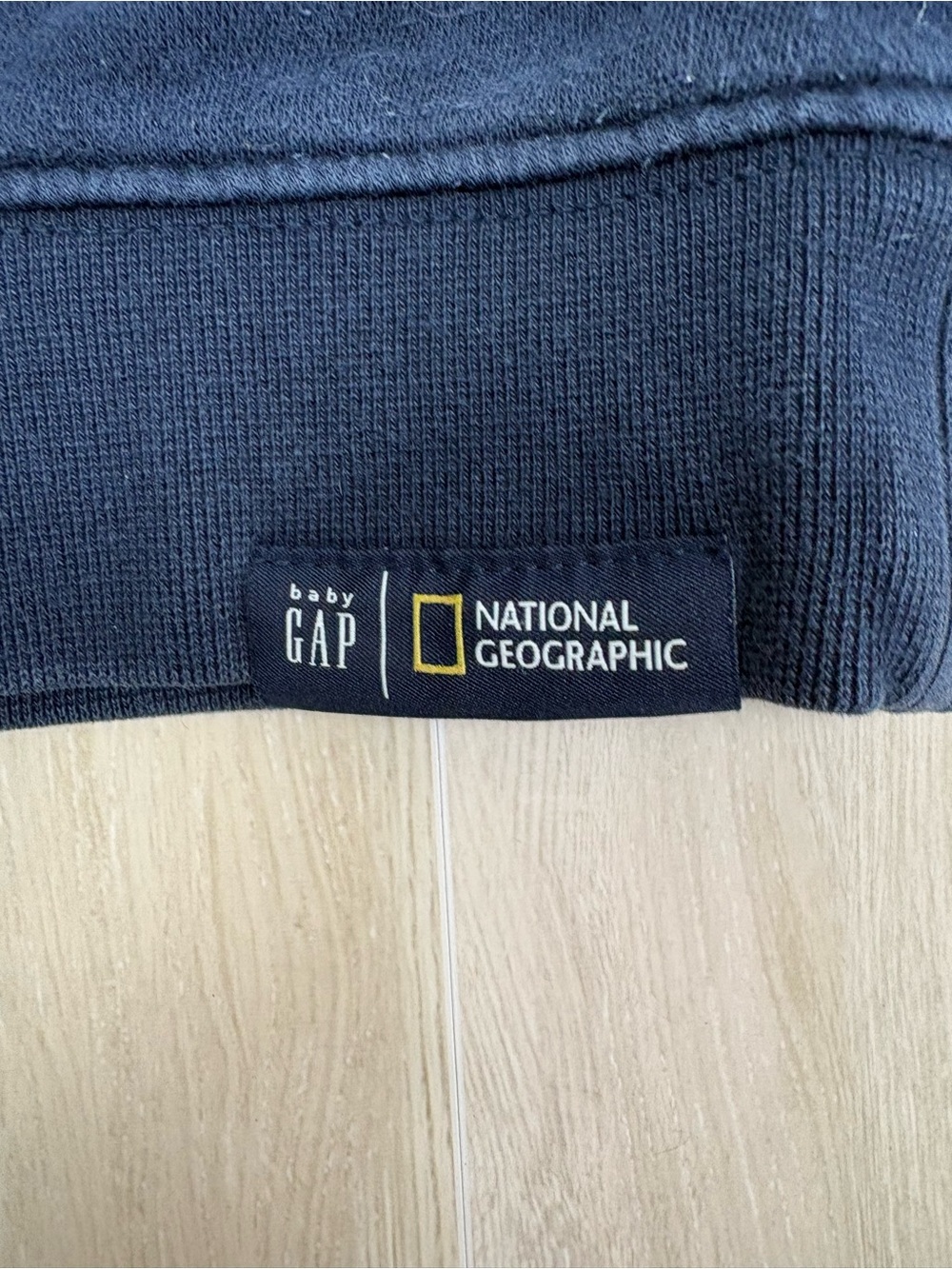 GAP Kids National Geographic Sweatshirt w/ Volcano & Dinosaurs Toddler Size 3 - Picture 4 of 9